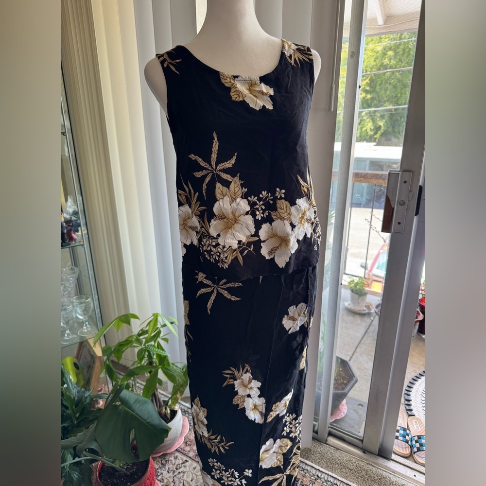 VTG Hibiscus Collection Hawaii 2 Piece Top & Skirt Sarong SMALL Black & White - Picture 12 of 16